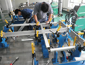 �����Ǽܺ��Ӽо�